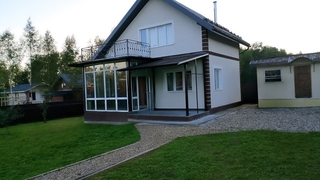 Односкатный навес-пристройка к дому из профнастила